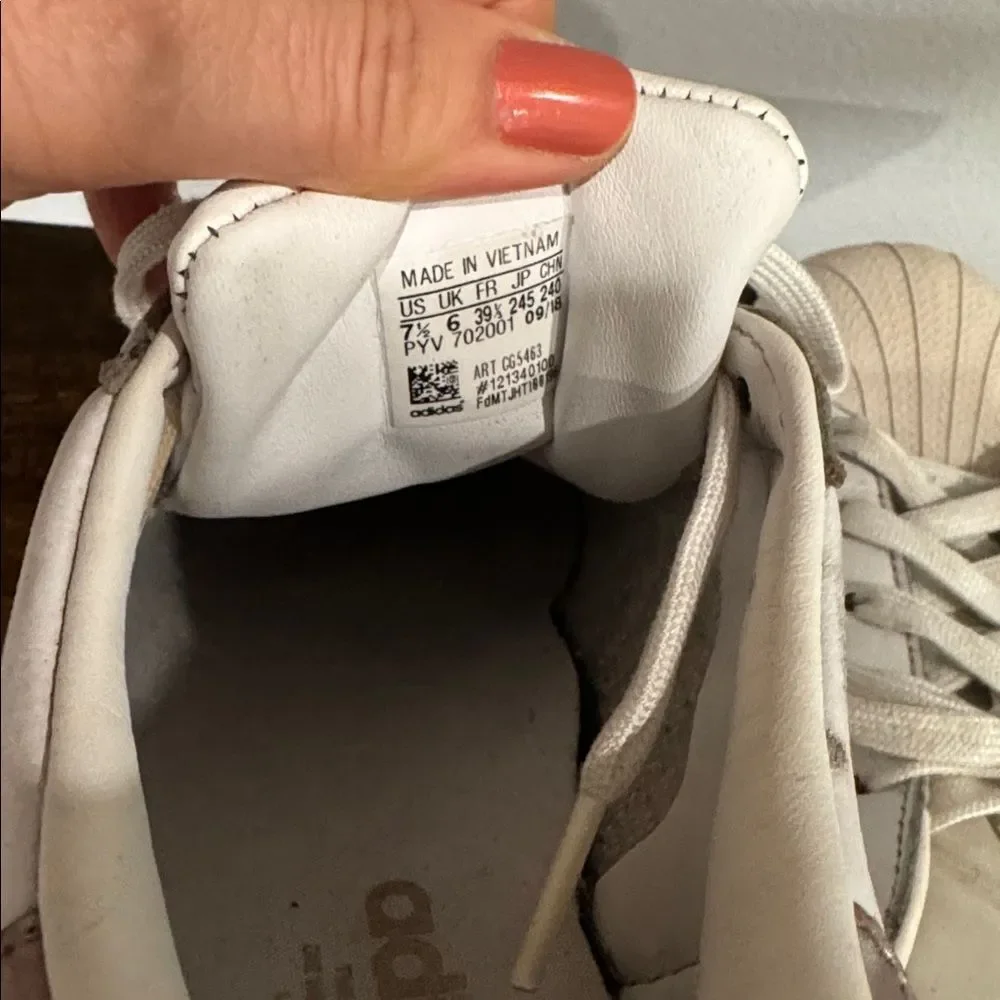 Adidas Women Superstar sneakers white leather upper rose gold stripes 7.5